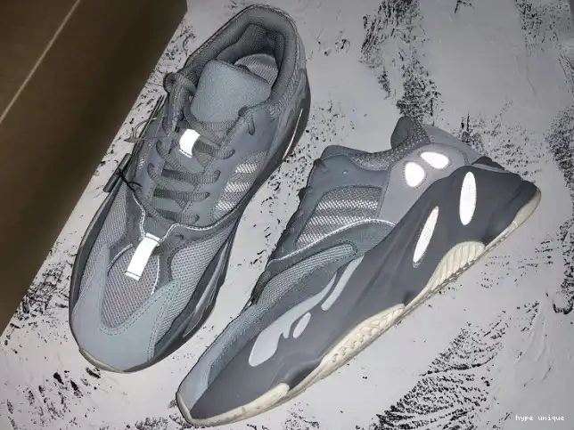 hype EQ7597 Adidas 700 Yeezy Boost Inertia